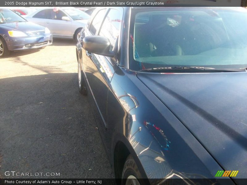 Brilliant Black Crystal Pearl / Dark Slate Gray/Light Graystone 2005 Dodge Magnum SXT
