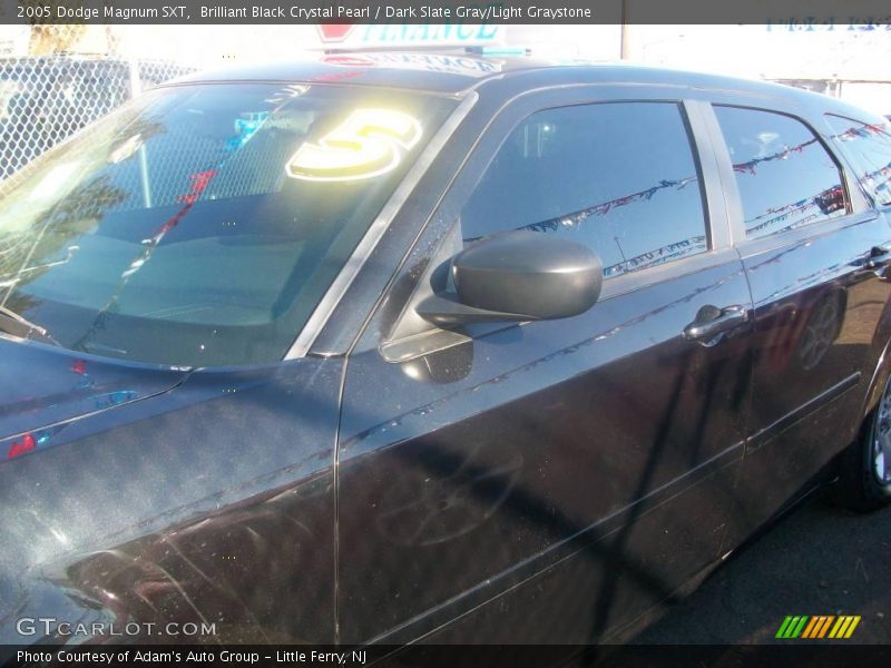 Brilliant Black Crystal Pearl / Dark Slate Gray/Light Graystone 2005 Dodge Magnum SXT