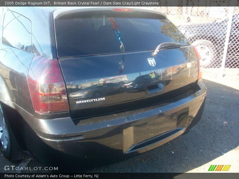Brilliant Black Crystal Pearl / Dark Slate Gray/Light Graystone 2005 Dodge Magnum SXT