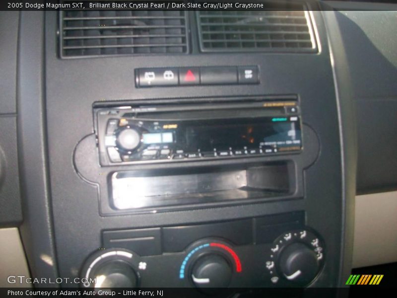 Brilliant Black Crystal Pearl / Dark Slate Gray/Light Graystone 2005 Dodge Magnum SXT