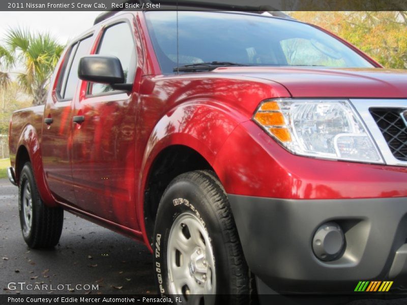 Red Brick / Steel 2011 Nissan Frontier S Crew Cab