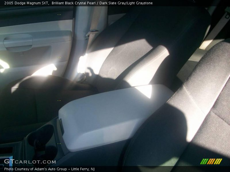 Brilliant Black Crystal Pearl / Dark Slate Gray/Light Graystone 2005 Dodge Magnum SXT