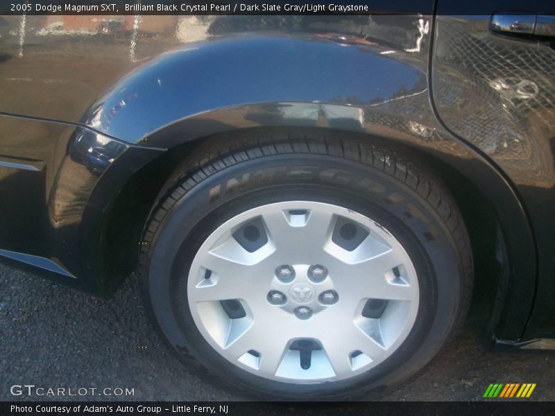 Brilliant Black Crystal Pearl / Dark Slate Gray/Light Graystone 2005 Dodge Magnum SXT