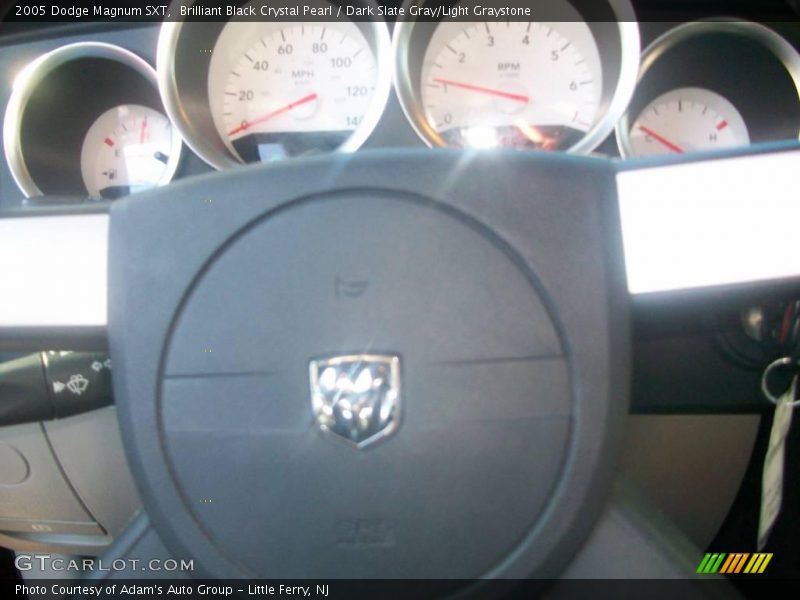 Brilliant Black Crystal Pearl / Dark Slate Gray/Light Graystone 2005 Dodge Magnum SXT