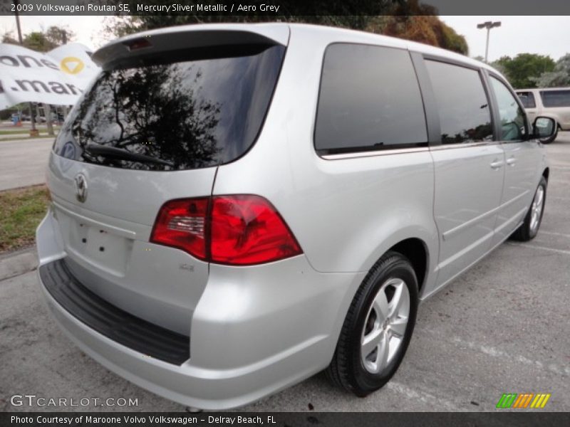 Mercury Sliver Metallic / Aero Grey 2009 Volkswagen Routan SE