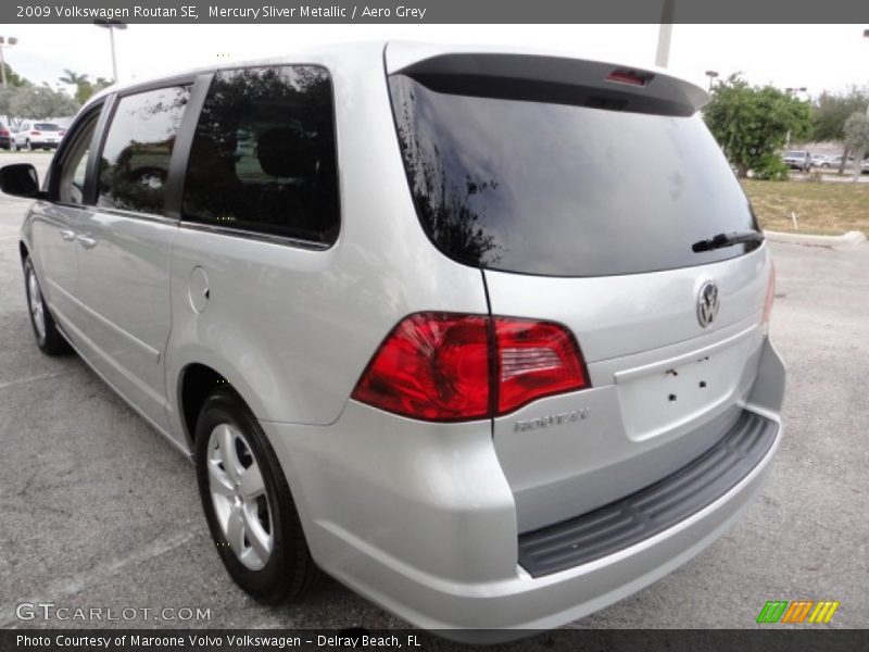 Mercury Sliver Metallic / Aero Grey 2009 Volkswagen Routan SE