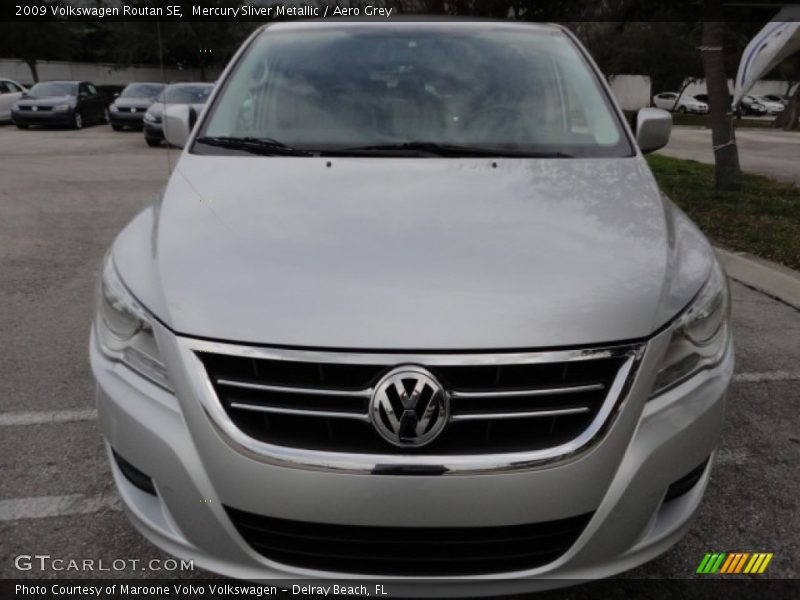 Mercury Sliver Metallic / Aero Grey 2009 Volkswagen Routan SE