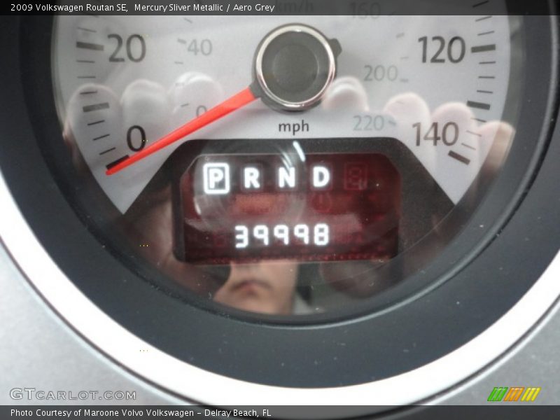 Mercury Sliver Metallic / Aero Grey 2009 Volkswagen Routan SE