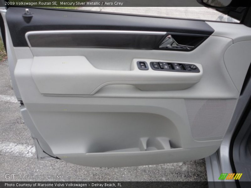 Mercury Sliver Metallic / Aero Grey 2009 Volkswagen Routan SE