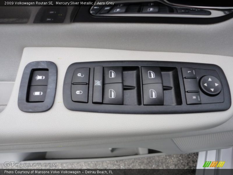 Mercury Sliver Metallic / Aero Grey 2009 Volkswagen Routan SE