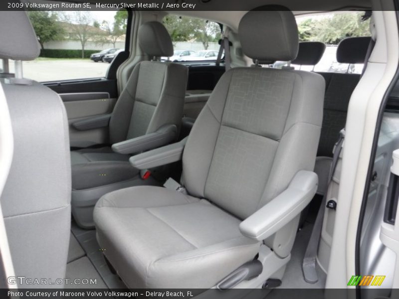 Mercury Sliver Metallic / Aero Grey 2009 Volkswagen Routan SE