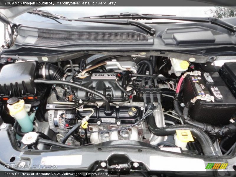 Mercury Sliver Metallic / Aero Grey 2009 Volkswagen Routan SE