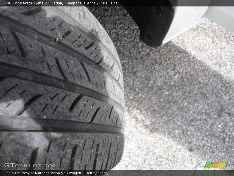 Campanella White / Pure Beige 2006 Volkswagen Jetta 2.5 Sedan