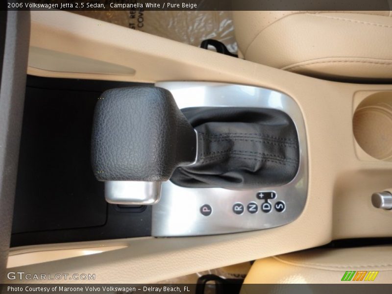 Campanella White / Pure Beige 2006 Volkswagen Jetta 2.5 Sedan