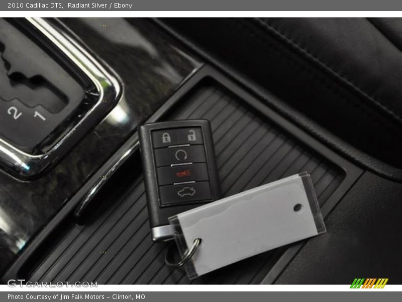 Radiant Silver / Ebony 2010 Cadillac DTS