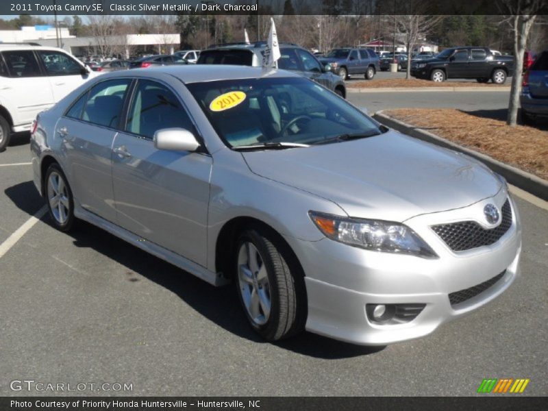 Classic Silver Metallic / Dark Charcoal 2011 Toyota Camry SE
