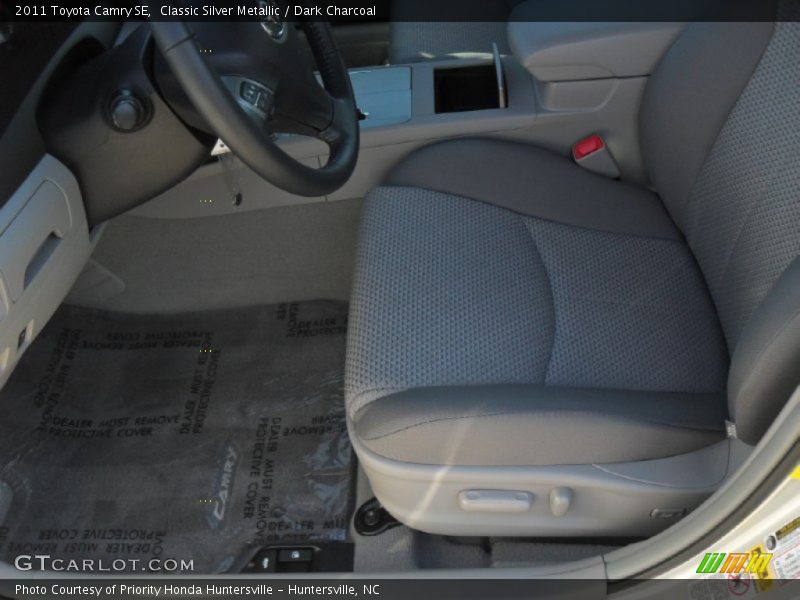 Classic Silver Metallic / Dark Charcoal 2011 Toyota Camry SE