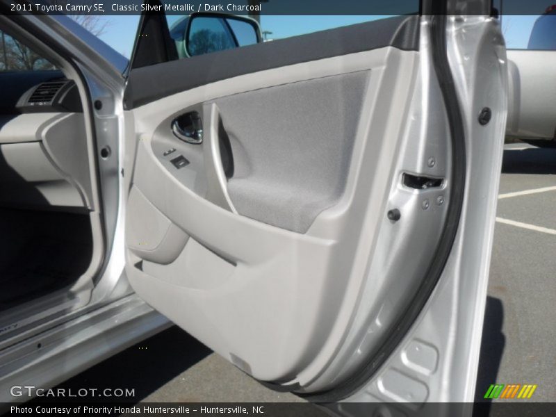 Classic Silver Metallic / Dark Charcoal 2011 Toyota Camry SE