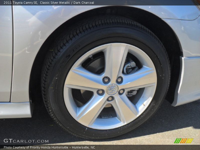 Classic Silver Metallic / Dark Charcoal 2011 Toyota Camry SE