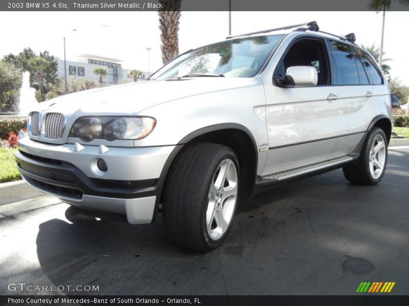 Front 3/4 View of 2003 X5 4.6is