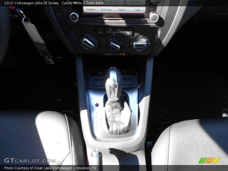 Candy White / Titan Black 2012 Volkswagen Jetta SE Sedan