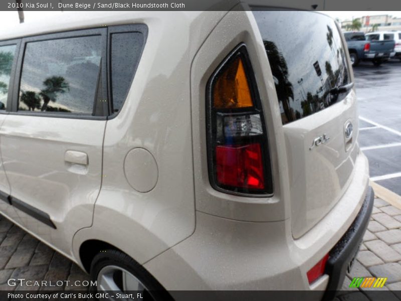Dune Beige / Sand/Black Houndstooth Cloth 2010 Kia Soul !