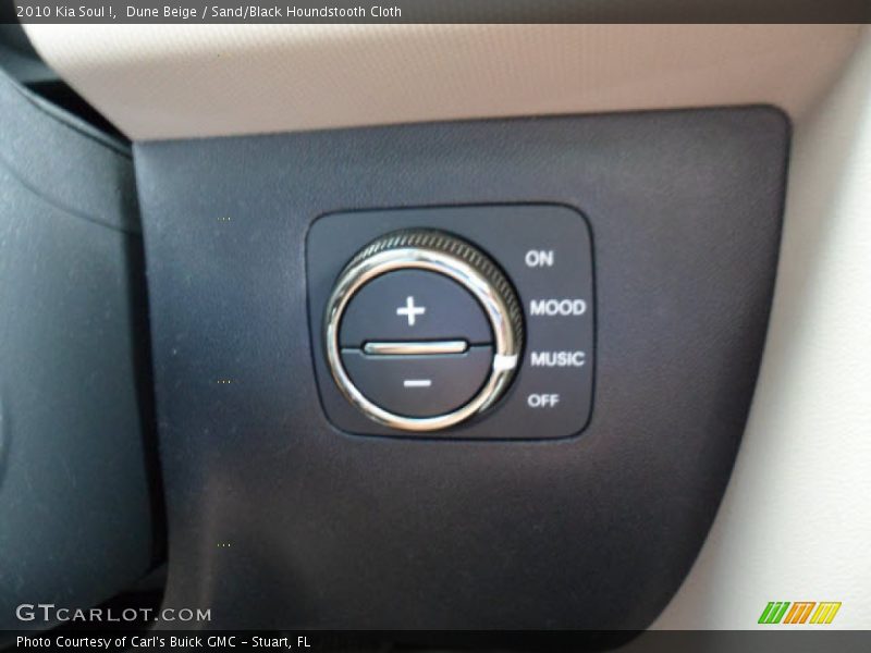 Dune Beige / Sand/Black Houndstooth Cloth 2010 Kia Soul !