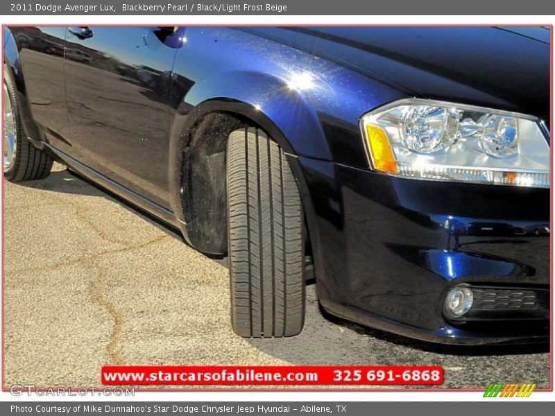 Blackberry Pearl / Black/Light Frost Beige 2011 Dodge Avenger Lux