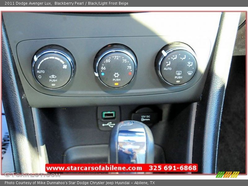 Blackberry Pearl / Black/Light Frost Beige 2011 Dodge Avenger Lux