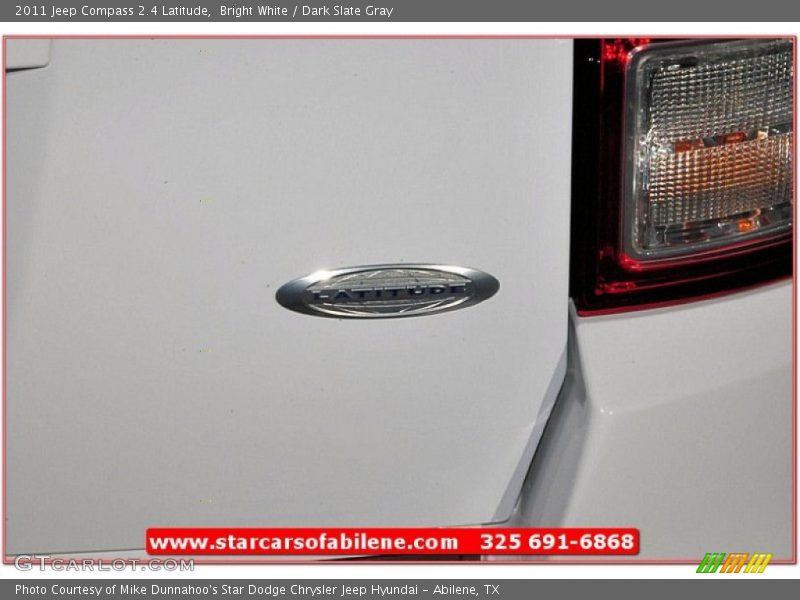 Bright White / Dark Slate Gray 2011 Jeep Compass 2.4 Latitude