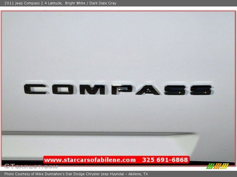 Bright White / Dark Slate Gray 2011 Jeep Compass 2.4 Latitude
