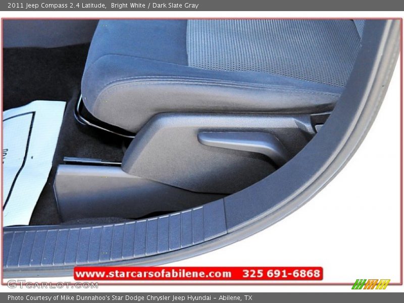 Bright White / Dark Slate Gray 2011 Jeep Compass 2.4 Latitude