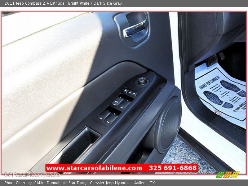 Bright White / Dark Slate Gray 2011 Jeep Compass 2.4 Latitude