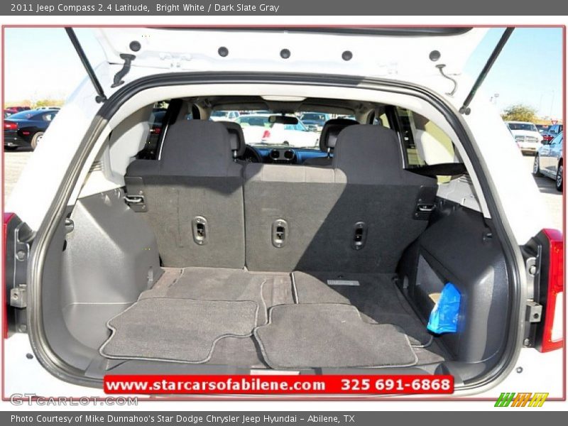 Bright White / Dark Slate Gray 2011 Jeep Compass 2.4 Latitude