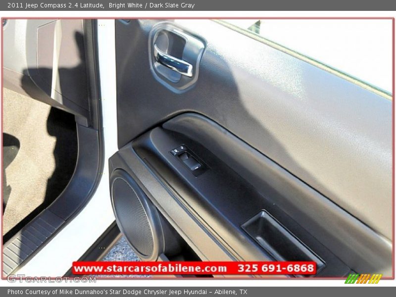 Bright White / Dark Slate Gray 2011 Jeep Compass 2.4 Latitude