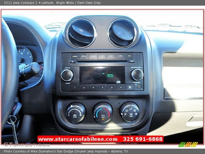 Bright White / Dark Slate Gray 2011 Jeep Compass 2.4 Latitude