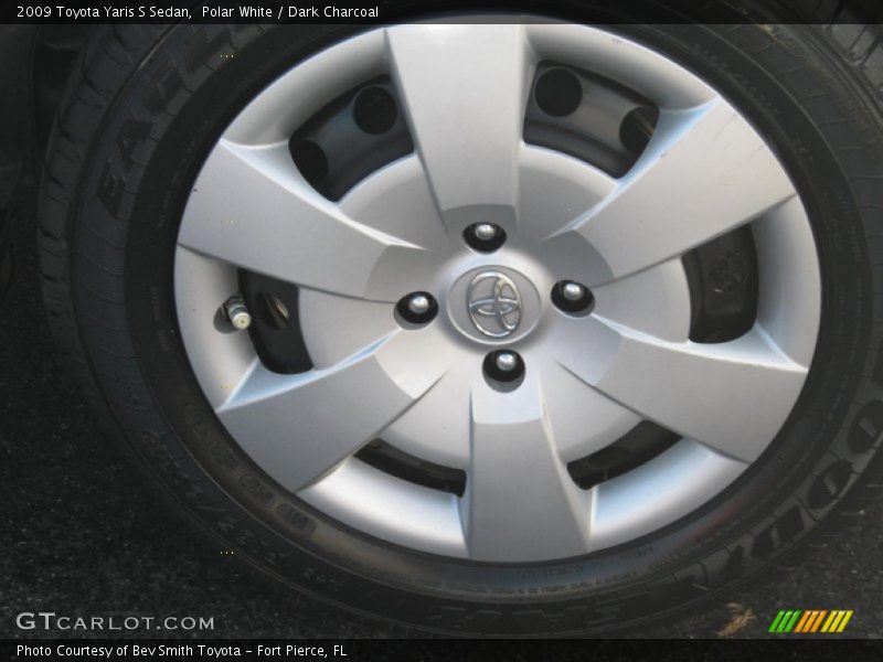 Polar White / Dark Charcoal 2009 Toyota Yaris S Sedan