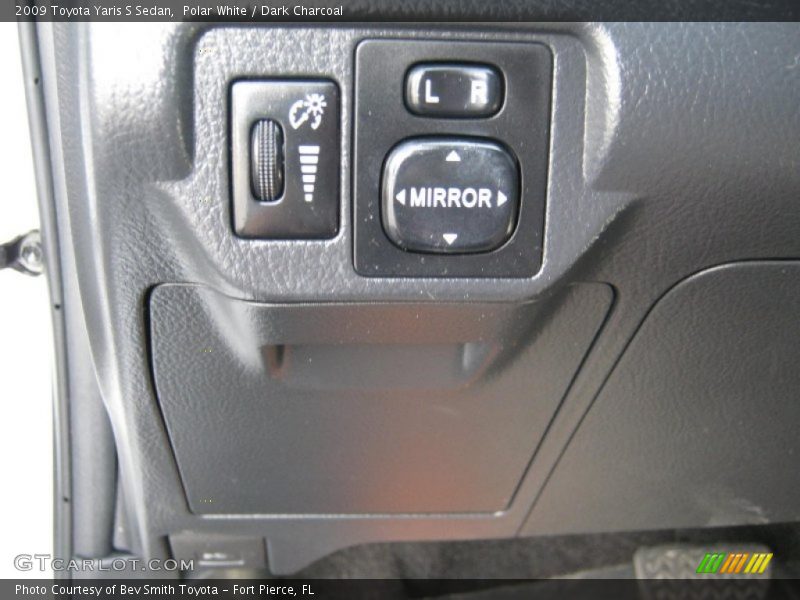 Polar White / Dark Charcoal 2009 Toyota Yaris S Sedan