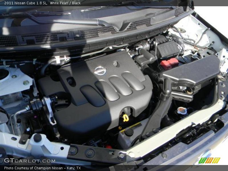 White Pearl / Black 2011 Nissan Cube 1.8 SL