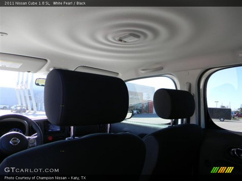 White Pearl / Black 2011 Nissan Cube 1.8 SL
