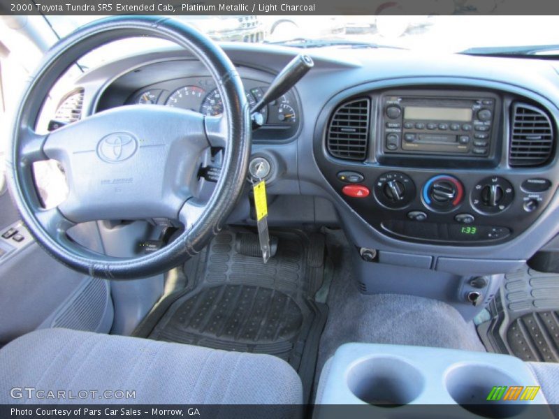 Platinum Metallic / Light Charcoal 2000 Toyota Tundra SR5 Extended Cab