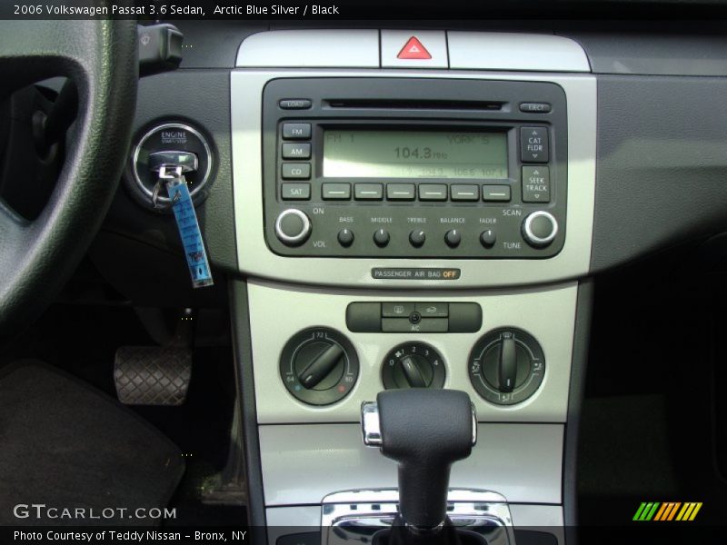 Arctic Blue Silver / Black 2006 Volkswagen Passat 3.6 Sedan