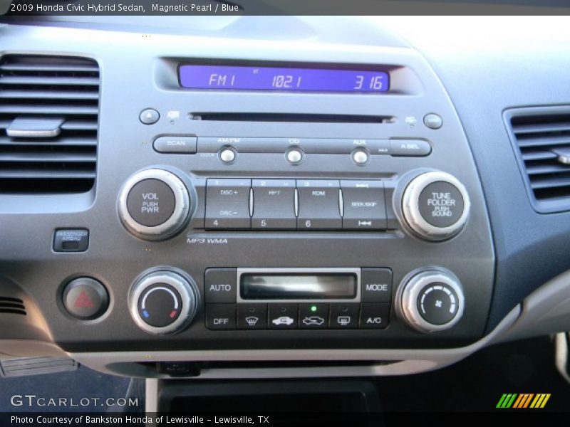 Controls of 2009 Civic Hybrid Sedan