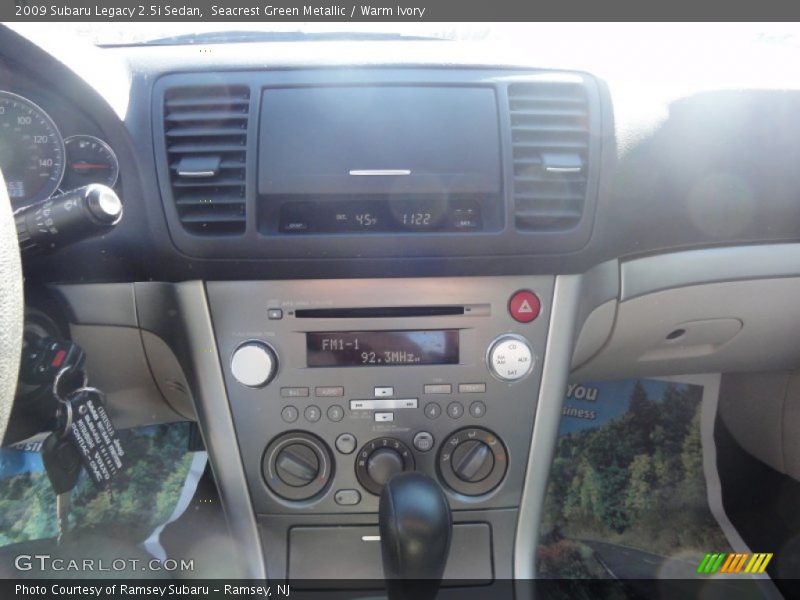 Seacrest Green Metallic / Warm Ivory 2009 Subaru Legacy 2.5i Sedan