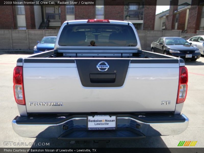 Radiant Silver / Graphite 2009 Nissan Frontier SE Crew Cab