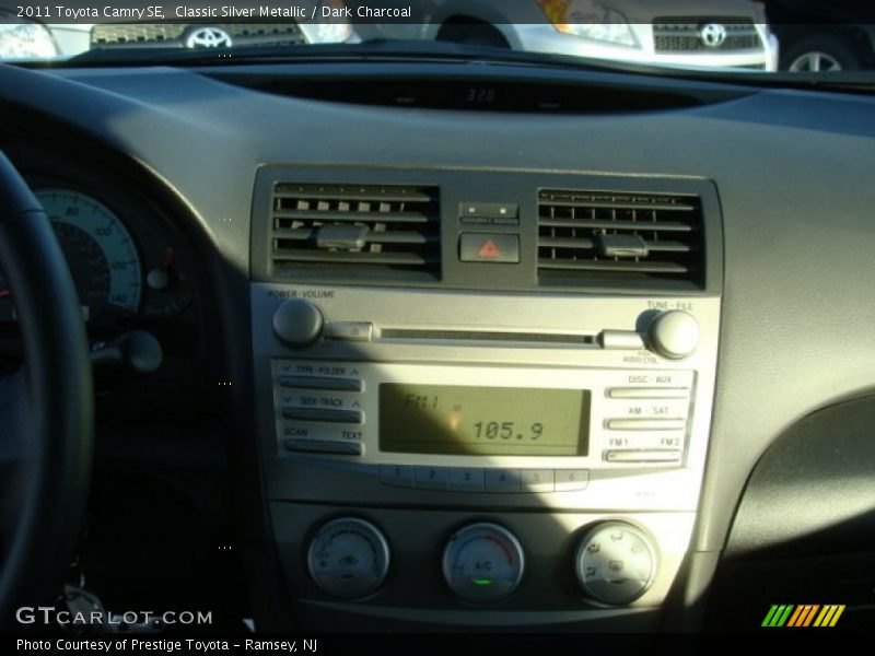 Classic Silver Metallic / Dark Charcoal 2011 Toyota Camry SE