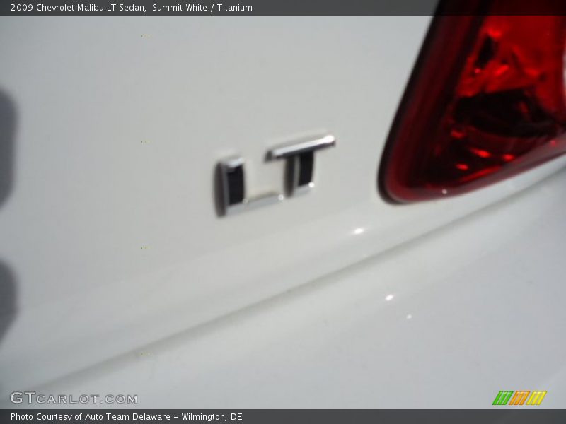 Summit White / Titanium 2009 Chevrolet Malibu LT Sedan