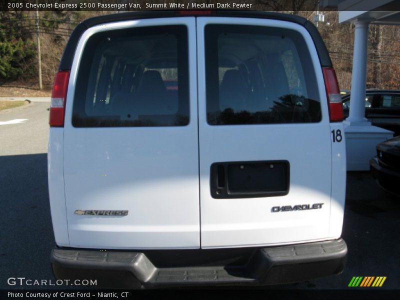 Summit White / Medium Dark Pewter 2005 Chevrolet Express 2500 Passenger Van