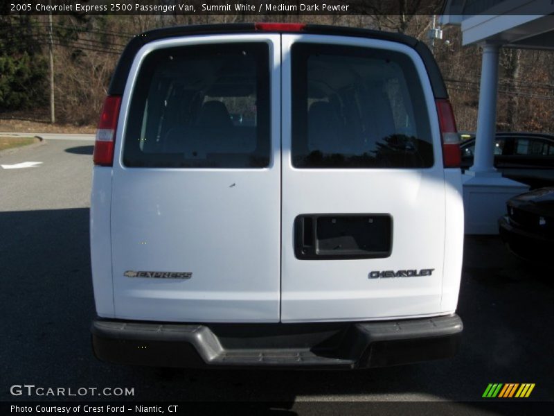 Summit White / Medium Dark Pewter 2005 Chevrolet Express 2500 Passenger Van