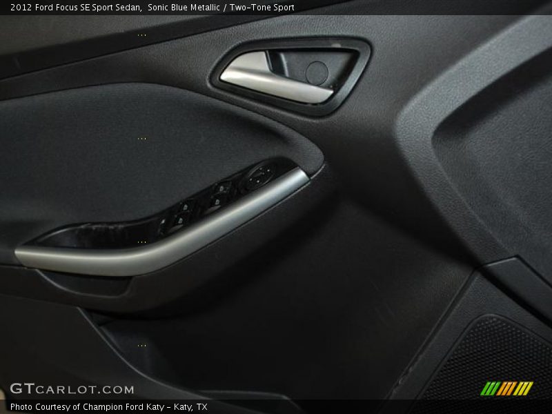 Sonic Blue Metallic / Two-Tone Sport 2012 Ford Focus SE Sport Sedan